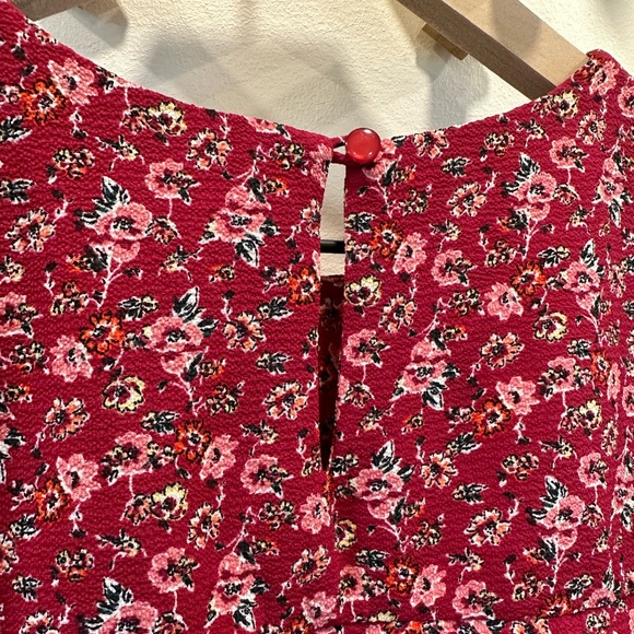 NWOT Monteau Floral Blouse ~ Red/Pink ~ Flutter Sleeves - Picture 8 of 8